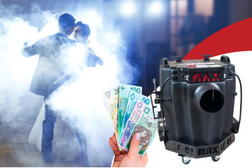 Porównanie efektu gęstego dymu z maszyny SHOWplus JD52 oraz rzadkiej mgły z taniej dymiarki na płyn.